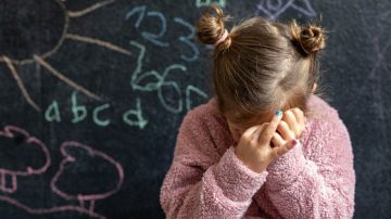 Criança tímida na escola: é normal? O que os pais devem fazer? - Centro Educacional Gama
